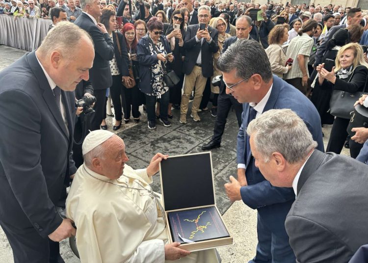 Στο Βατικανό από τον Πάπα Φραγκίσκο έγινε δεκτή η Ηλειακή Αντιπροσωπεία