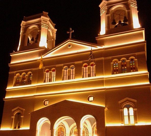 Με εντολή του Μητροπολίτη καθημερινή φωταγώγηση του Ιερού Ναού Αγίου Νικολάου Πύργου