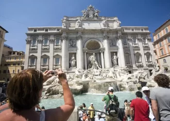 Φοντάνα Ντι Τρέβι: Τέλος η «παράδοση» με τα κέρματα στο σιντριβάνι