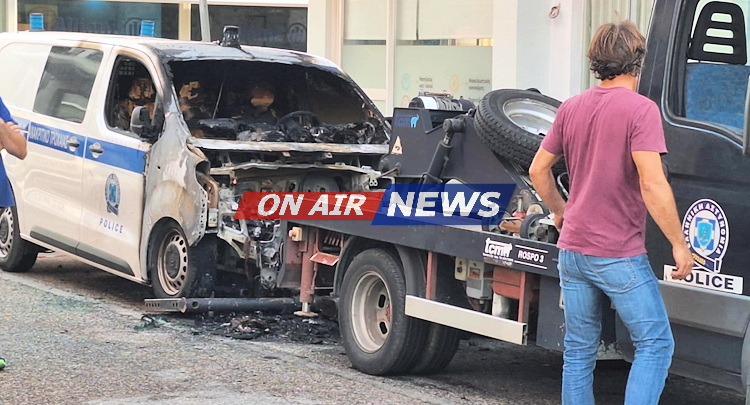 Μεσολόγγι: Εκρηκτικός μηχανισμός στην Αστυνομία – Πήρε φωτιά όχημα της Τροχαίας