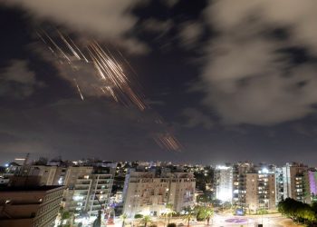 Πως έγινε η επίθεση του Ιράν στο Ισραήλ-200 πύραυλοι έπεσαν-Τι λένε οι ΗΠΑ