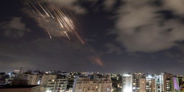 Πως έγινε η επίθεση του Ιράν στο Ισραήλ-200 πύραυλοι έπεσαν-Τι λένε οι ΗΠΑ