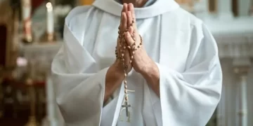 ΑΠΟΚΑΛΥΨΗ – Πάτρα: Ποιος είναι ο επιχειρηματίας που χρηματοδοτείτο από ιερείς της Καθολικής Εκκλησίας της Ελλάδος