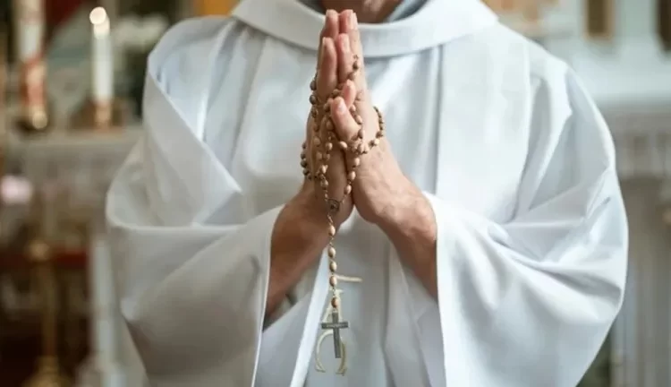 ΑΠΟΚΑΛΥΨΗ – Πάτρα: Ποιος είναι ο επιχειρηματίας που χρηματοδοτείτο από ιερείς της Καθολικής Εκκλησίας της Ελλάδος