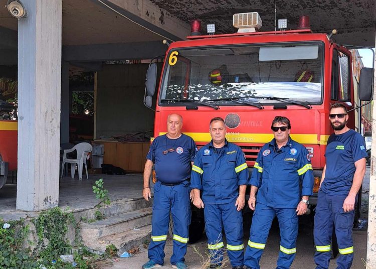 O Δήμος Ολυμπίας στην κατάσβεση της φωτιάς στην Κόρινθο έστειλε δύο πυροσβεστικά