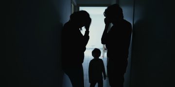 Συλλαμβάνονται 4 γονείς ημερησίως για παραμέληση ανηλίκων