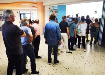 ΠΑΣΟΚ: Αυξημένη κατά 30% σε σχέση με το 2021 η συμμετοχή έως τις 09:00 – Το 45% ήταν νέες εγγραφές