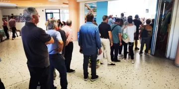 ΠΑΣΟΚ: Αυξημένη κατά 30% σε σχέση με το 2021 η συμμετοχή έως τις 09:00 – Το 45% ήταν νέες εγγραφές