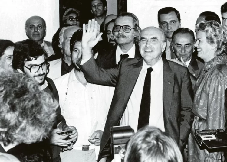 ΠΑΣΟΚ – Ιστορική έρευνα: Από τον Ανδρέα, μέχρι σήμερα – Οι 8 μάχες για τη διαδοχή στην ηγεσία