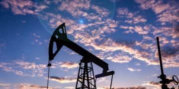 Εν αναμονή των εξελίξεων στη Μέση Ανατολή η αγορά πετρελαίου – Τι θα γίνει εάν κλείσουν τα Στενά του Ορμούζ