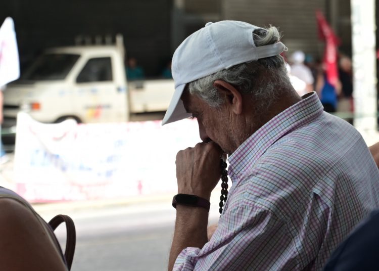 «Κόφτης» αυξήσεων στις συντάξεις – Η ρύθμιση που αλλάζει τα δεδομένα