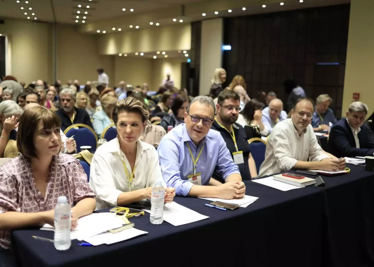 ΣΥΡΙΖΑ υπό ΔΙΑΛΥΣΗ: «Πόλεμος» Kasselistas – «100» στο δρόμο για το Συνέδριο, πιέσεις για διαγραφή Κασσελάκη