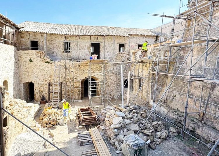 Στροφάδια: Συνεχίζονται τα έργα αποκατάστασης του μοναστηριού-Εντυπωσιακές εικόνες