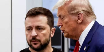 Τραμπ για Ζελένσκι: «Είναι από τους καλύτερους πλασιέ, κάθε φορά του δίνουμε 100 δισ. δολάρια»