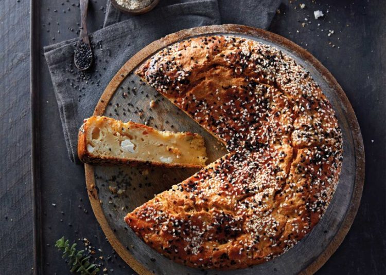 Τυρόψωμο με φέτα και κοπανιστή