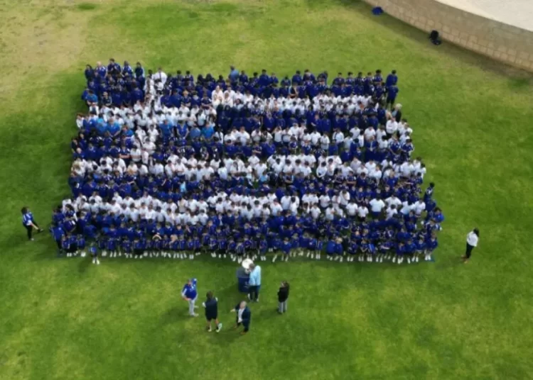 Αυστραλία: Μαθητές σχημάτισαν με τα σώματά τους την ελληνική σημαία