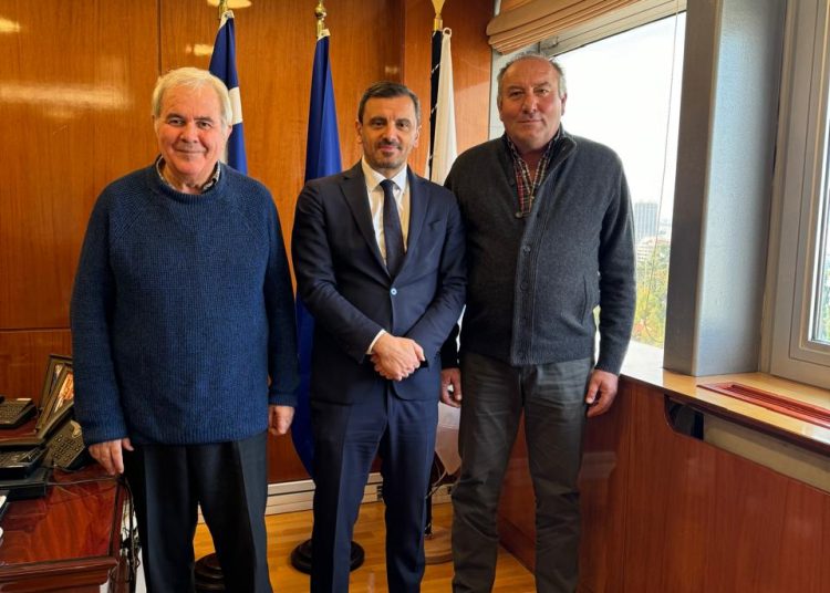 Συνάντηση Νικολακόπουλου με παραγωγούς: Παρατείνεται η παράδοση σταφίδας