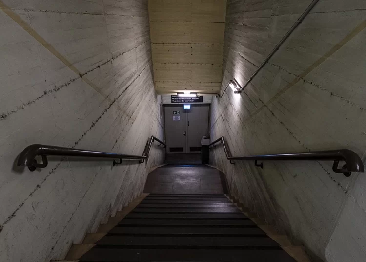 Ψυχροπολεμικός πυρετός στη Γερμανία: Καλούν τους πολίτες να μετατρέψουν τα υπόγειά τους σε καταφύγια!