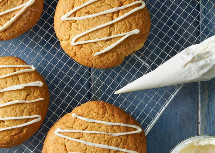 Λαχταριστά Cookies βανίλιας με λευκό γλάσο