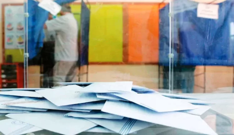 Δημοσκόπηση Pulse: Σταθερά «μπροστά» η ΝΔ-Πώς κρίνεται η απόφαση διαγραφής Σαμαρά, στη Βουλή το κόμμα Κασσελάκη