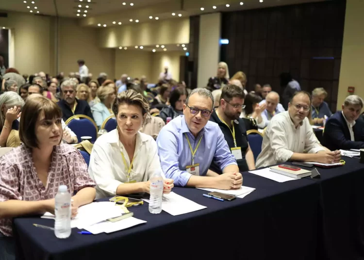 Άγρια πόλωση στον ΣΥΡΙΖΑ ενόψει Συνεδρίου – «Τραμπουκισμούς» καταγγέλλει η πλειοψηφία – «Δεν θα μας αποκλείσει κανείς» το μήνυμα Κασσελάκη