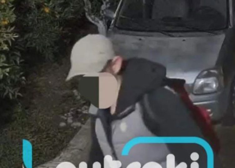 Κόρινθος: Άνδρας μπαίνει σε σπίτια, κάνει μπάνιο, τρώει & κλέβει