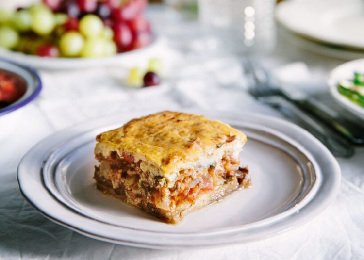Μουσακάς: 9 διαφορετικές αλλά γευστικές συνταγές