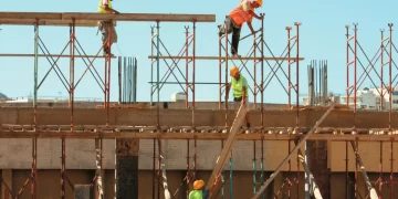 Νομοθετική ρύθμιση: Βγαίνουν από τον «πάγο» οι οικοδομές