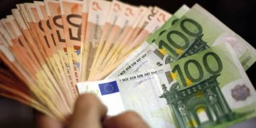 Επίδομα: Τα Χριστούγεννα 100 έως 200 ευρώ για συνταξιούχους και ευάλωτες ομάδες