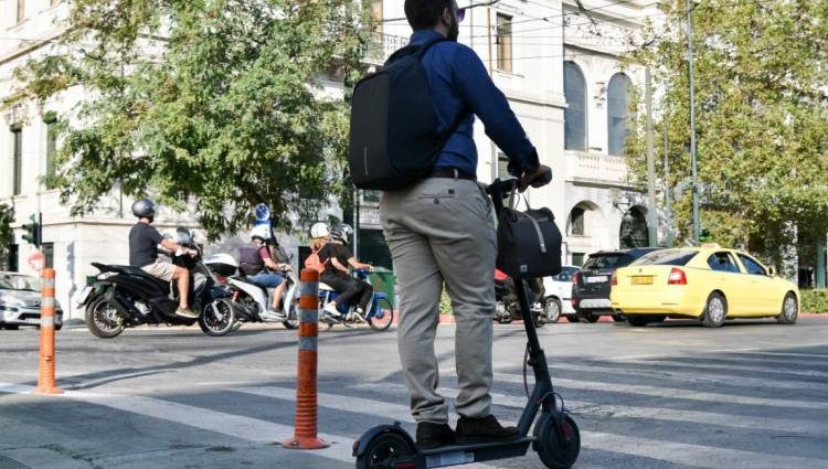 Ηλεκτρικά πατίνια: Αλλαγές φέρνει ο ΚΟΚ – Ποιοι θα φάνε βαριά «καμπάνα»