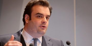 Πιερρακάκης: Αναμένεται να διαγραφούν 300.000 αιώνιοι φοιτητές