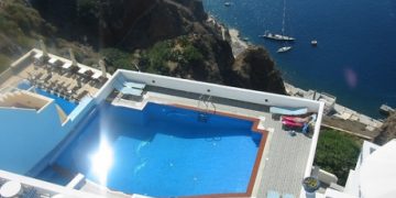 Τι αλλάζει σε ακίνητα, τουρισμό, Airbnb – Ποιοι θα πληρώσουν τέλος και πόσο, κίνητρα και πρόστιμα 40.000 ευρώ