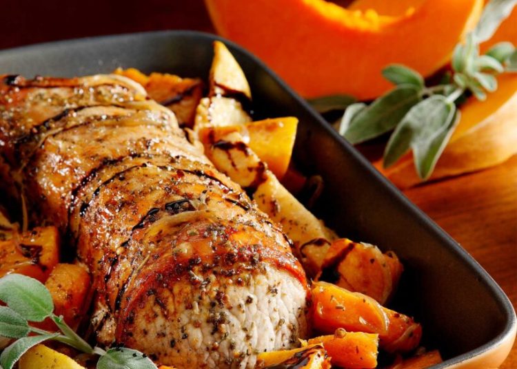 Χοιρινό στον φούρνο με κολοκύθα, κυδώνι και κρεμμύδι