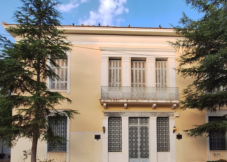 ΠΥΡΓΟΣ: Σκοτεινό και ασυντήρητο, αφημένο στην φθορά του χρόνου το κτίριο της Τράπεζας της Ελλάδας