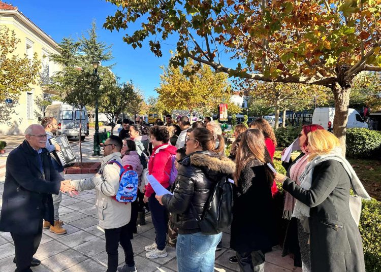 Τραγούδια χαράς και ελπίδας από τους μαθητές του ΕΕΕΕΚ Πύργου.