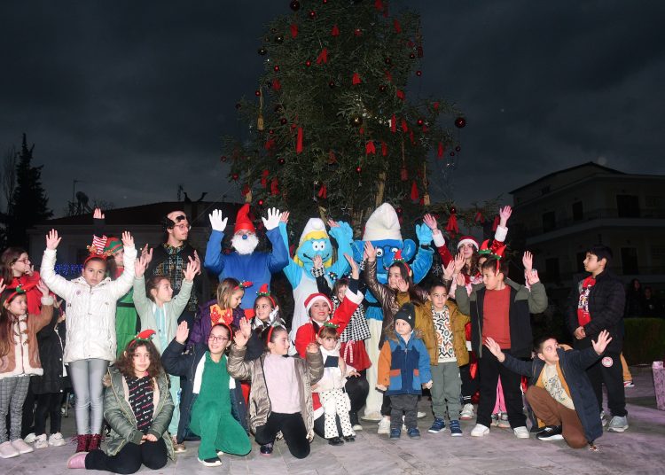 Δήμος Ολυμπίας: Καλωσόρισε τα Χριστούγεννα με τη φωταγώγηση του Δέντρου