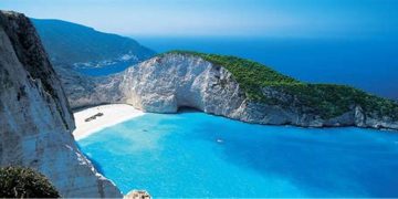 TUI: Αύξηση των κρατήσεων για Ελλάδα το καλοκαίρι 2025 | “Πρωταγωνιστές” τα ελληνικά νησιά