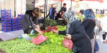 Λαϊκές αγορές: Καταργείται η φορολογική και ασφαλιστική ενημερότητα για ανανέωση ή νέα άδεια στους πωλητές