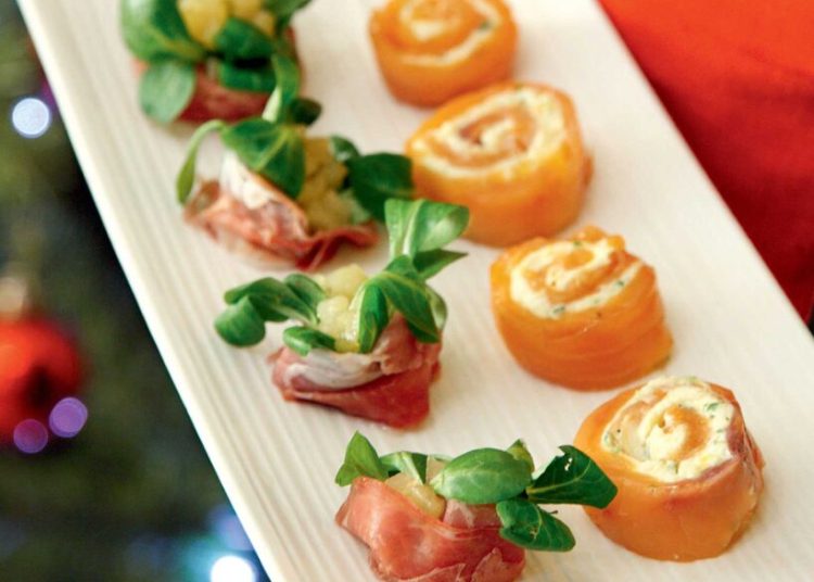 Δύο γιορτινά μεζεδάκια με προσούτο και σολομό