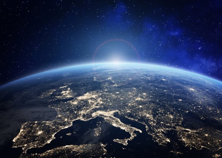 2025: Mεγάλες απειλές φέρνει το νέο έτος στην οικονομία