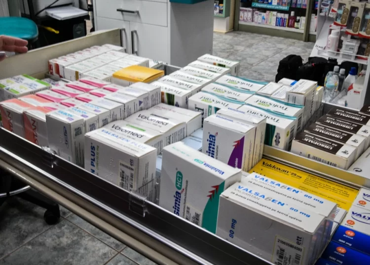 Δύσκολη η πρόσβαση σε καινοτόμα φάρμακα για τους Έλληνες ασθενείς – Μόνο 1 στα 5 που εγκρίθηκαν στην Ευρώπη ήρθαν στην Ελλάδα