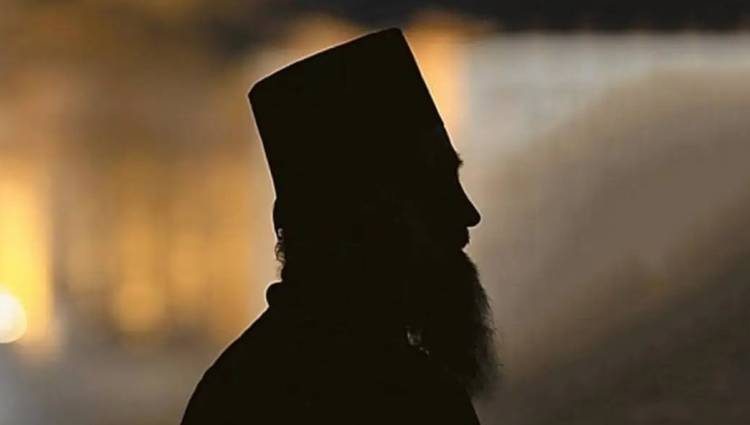 Ηλεία-Ιερέας: “Ήταν άπορη και την βοηθούσα…” – Αρνείται ότι είχαν σχέση – Τι λέει για την κακοποίηση