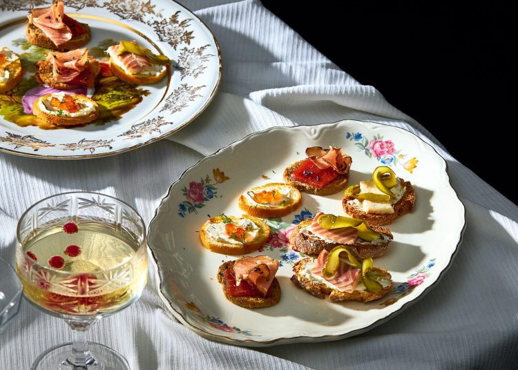 Kαναπεδάκια στο πι και φι: 20 ιδέες για ρεβεγιόν χωρίς κόπο