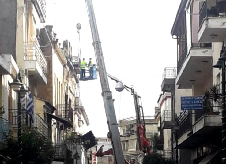 Πύργος: Kαθαίρεση της πρόσοψης της σοφίτας στο κτίριο Παπαγιάννη