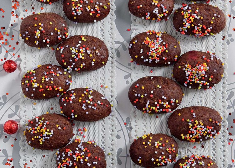 Κουραμπιέδες & μελομακάρονα αλλιώς: 10 συνταγές με σοκολάτα και ότι άλλο φανταστείτε