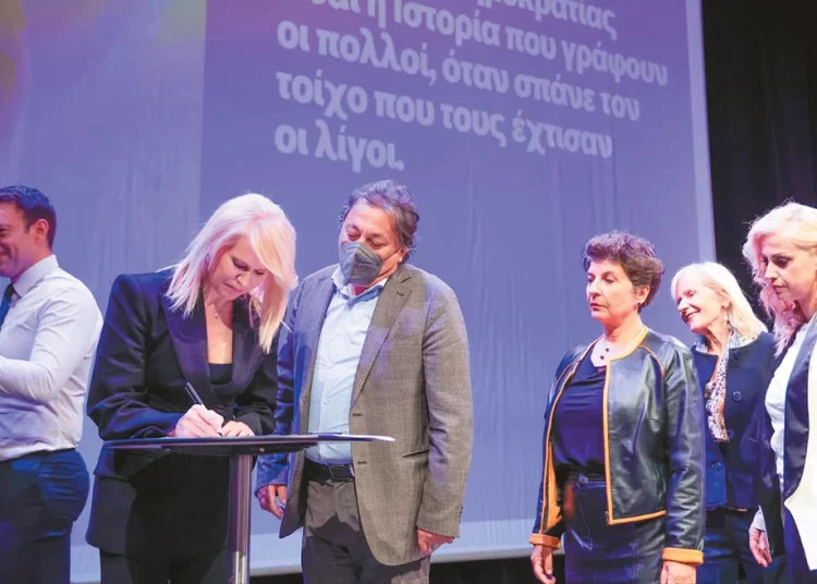 Οι 23 βουλευτές που ετοιμάζονται για μεταγραφή: Ποιοι και με ποια κόμματα παζαρεύουν