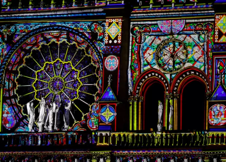 Ανοίγει η Παναγία των Παρισίων πέντε χρόνια μετά την καταστροφική πυρκαγιά