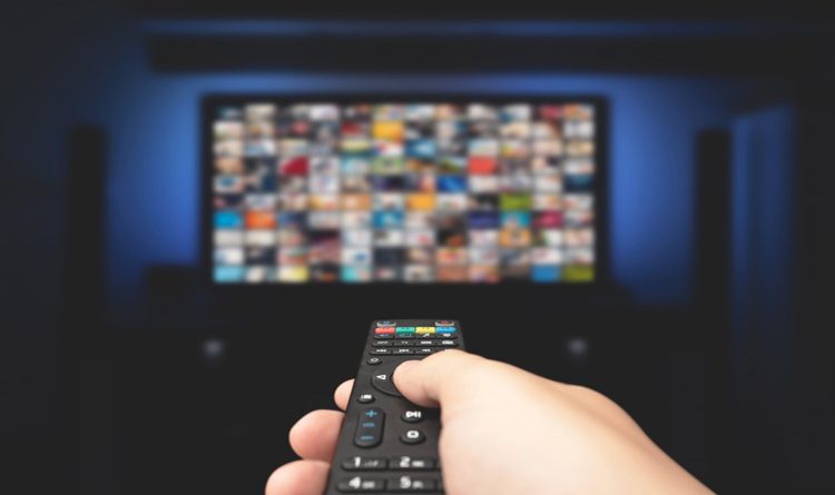 Παραμονή Πρωτοχρονιάς: Ρεβεγιόν από το σπίτι – Τι ετοίμασαν τα κανάλια