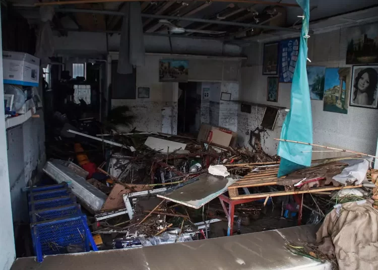 Κακοκαιρία Bora: Εικόνες καταστροφής από Λήμνο και Ρόδο με εγκλωβισμένους, δρόμους ποτάμια και πλημμυρισμένα σπίτια