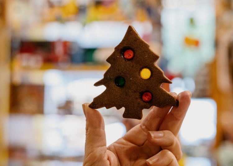 Φτιάχνουμε μπισκότα-σοκολατένια δεντράκια